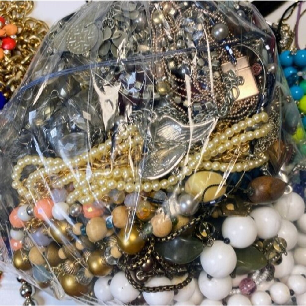 Jewelry Lot Costume Jewelry Mixed Necklaces 50 Pieces All Wearable Variety Bag